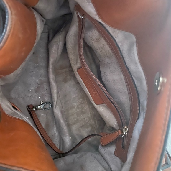 Authentic Michael Kors purse - Picture 2 of 5